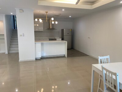 ดนิชาการ์เด้น คอนโดมิเนียม / 230 ตร.ม.*