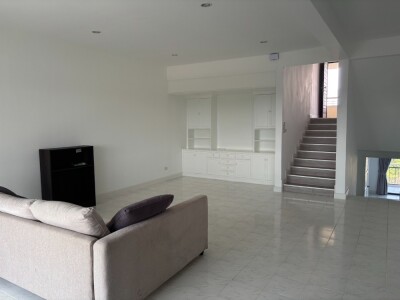 ดนิชาการ์เด้น คอนโดมิเนียม / 270 ตร.ม.-2