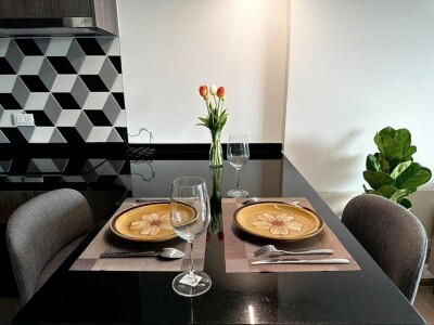 เดอะ เบส เพชรบุรี - ทองหล่อ / 33 ตรม. ชั้น 20