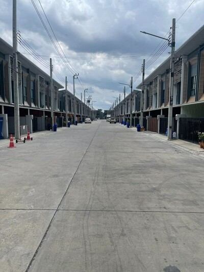หมู่บ้านเดอะวิชั่น ลาดพร้าว นวมินทร์ / 3 ชั้น หน้ากว้าง 5.5 เมตร หมู่บ้านเดอะวิชั่น ลาดพร้าว นวมินทร์-2