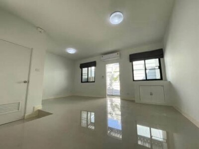 พลีโน่ บางใหญ่ / ทาวน์โฮม 2 ชั้น หน้ากว้าง 5.5 เมตร ที่ดินเริ่มต้น 20.5 ตร.วา 3 ห้องนอน 1 ห้องอเนกประสงค์-4