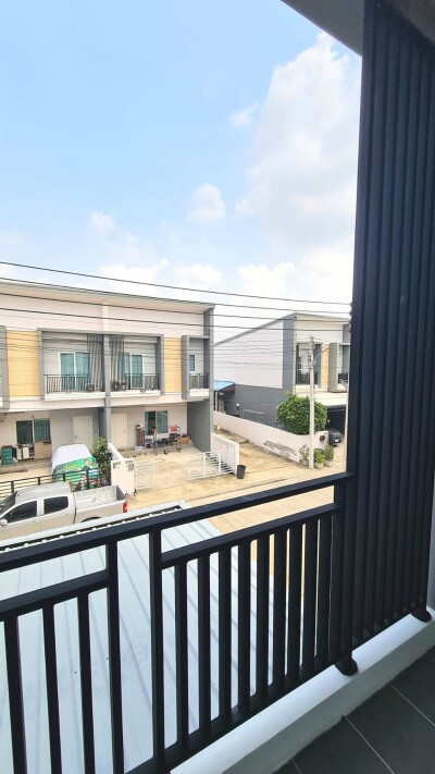 ม.แกรนด์วิว ปทุมธานี สายใน /    24.4 ตรว.  160 ตรม.-24