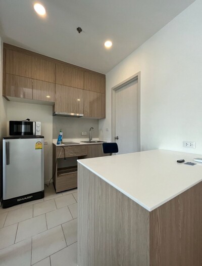 เดอ ลาพีส จรัญ 81 / De Lapis Charan 81