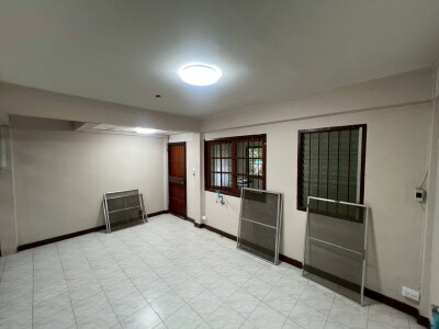 หมู่บ้าน ธันธวัช 5 ซอยวัชรพล1/9 สุขาภิบาล5 เทพรักษ์ / พื้นที่ 25 ตร.ว. แบบ 2 ห้องนอน 3 ห้องน้ำ