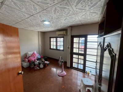 หมู่บ้าน ธันธวัช 5 ซอยวัชรพล1/9 สุขาภิบาล5 เทพรักษ์ / พื้นที่ 25 ตร.ว. แบบ 2 ห้องนอน 3 ห้องน้ำ