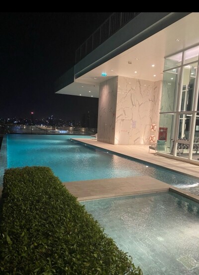 เดอ ลาพีส จรัญ 81 / De Lapis Charan 81