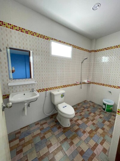 ทาว์โฮม ห้องริมติดคลอง ต่อเติมแล้วพร้อมอยู่    / 5ห้องนอน  5ห้องน้ำ  1ห้องพระ กว้าง 11เมตร ยาว18 เมตร  เนื้อที่ 48 ตรว.