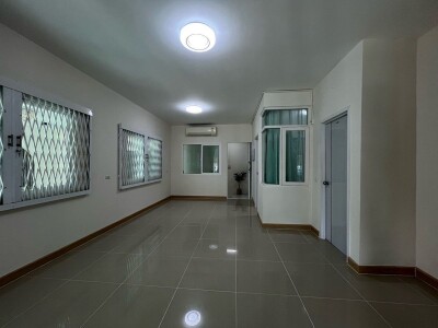 กัสโต้ สุขสวัสดิ์ 26 / พื้นที่มากถึง 35 ตรว มีถึง 4 ห้องนอน 2 ห้องเอนกประสงค์-5