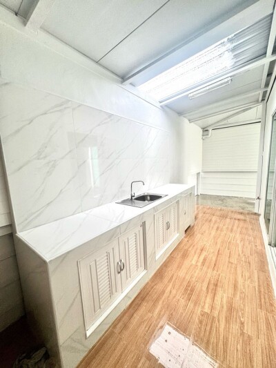 เดอะ คัลเลอร์ส พรีเมียม บางนา กม.8 / ซ.มหาชัย หลังมุม 27ตรว. 4 นอน