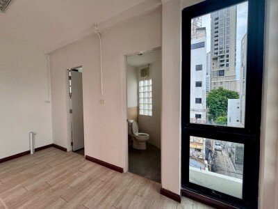 🌟 สำนักงานให้เช่า 100 ตร.ม. ใจกลางสาทร – ติดถนนนราธิวาสฯ เดินทางสะดวก ติดคอนโด Rhythm 🌟