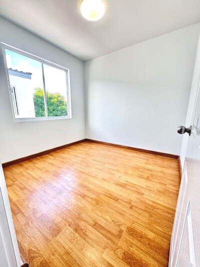 เดอะ คัลเลอร์ส พรีเมียม บางนา กม.8 / ซ.มหาชัย หลังมุม 27ตรว. 4 นอน