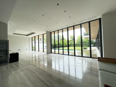 สันติบุรี เดอะ เรสซิเดนเซส / 1,415 ตารางเมตร