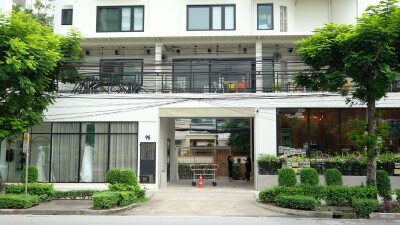 🌟 สำนักงานให้เช่า 100 ตร.ม. ใจกลางสาทร – ติดถนนนราธิวาสฯ เดินทางสะดวก ติดคอนโด Rhythm 🌟