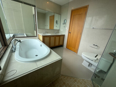 ดิ เอ็มโพริโอ เพลส / The Emporio Place