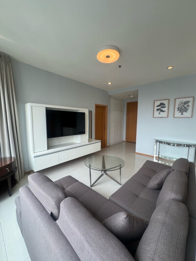 ดิ เอ็มโพริโอ เพลส / The Emporio Place