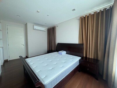 ไอวี่ ทองหล่อ / IVY THONGLOR