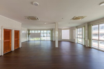 🏢 ให้เช่า ตึก 5 ชั้น + ดาดฟ้าพร้อมบ้านเรือนไทย ใจกลางเมือง