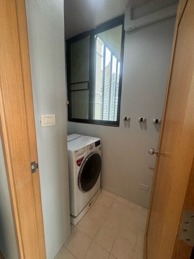 ดิ เอ็มโพริโอ เพลส / The Emporio Place