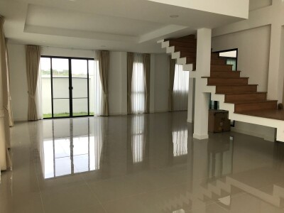 หมู่บ้านเดอะแกรนด์บ้านราชพฤกษ์ สุวินทวงศ์-สุวรรณภูมิ / พื้นที่ใช้สอย 296 ตรม 2 ชั้น 3 ห้องนอน 3 ห้องน้ำ 1 ห้องครัว ที่จอ