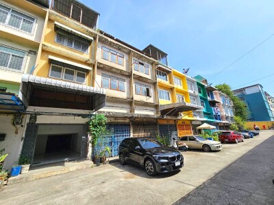 ให้เช่าอาคารพาณิชย์ 3 ชั้นครึ่ง มีดาดฟ้า 9 ห้องนอน 168 ตร.ม. สุขสวัสดิ์ 31/1 ราษฏร์บูรณะ