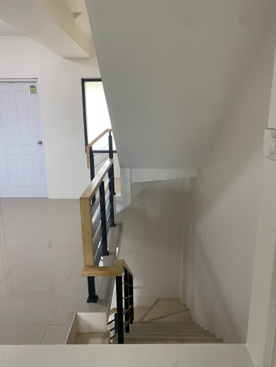 ตึกให้เช่า มีที่จอดรถกว้าง 20 คัน ติดตลาดกันตนา