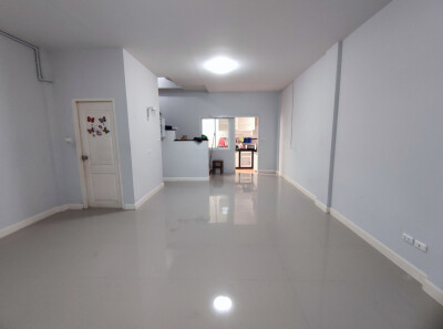 เดอะ ริช บิซโฮม สุขุมวิท 105-3