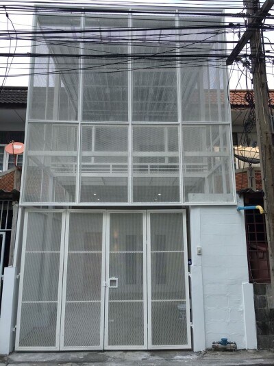 ทาวน์เฮ้าส์ รีโนเวทใหม่ ปุณณวิถี 47  / ตรงข้ามคอนโดเดอะกรีน 2ทาวน์เฮ้าส์ 22 ตร.วา 2 ชั้น