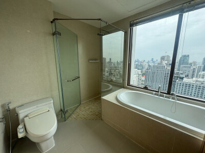 ดิ เอ็มโพริโอ เพลส / The Emporio Place