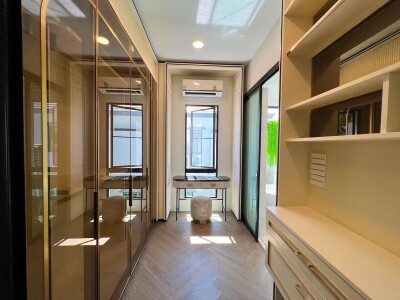 นันทวัน พระราม 9 - กรุงเทพกรีฑาตัดใหม่ / 🛏️ 4 ห้องนอน 🚿 5 ห้องน้ำ 🚗 ที่จอดรถ 3 คัน