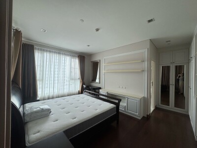 ไอวี่ ทองหล่อ / IVY THONGLOR