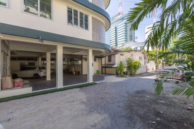 🏢 ให้เช่า ตึก 5 ชั้น + ดาดฟ้าพร้อมบ้านเรือนไทย ใจกลางเมือง