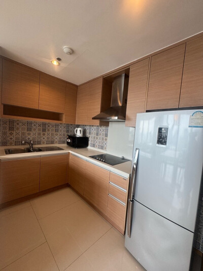 ดิ เอ็มโพริโอ เพลส / The Emporio Place