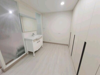 เดอะ วอเตอร์ฟอร์ด รอยัล สูท เสนานิคม / The Waterford Royal Suit Senanikom