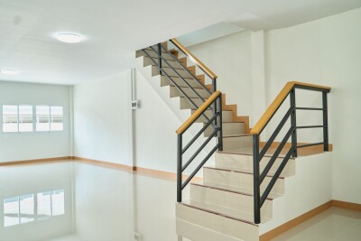 ทาวน์เฮ้าส์ 4 ห้องนอน  3 ห้องน้ำ  จอดรถได้ 4 คัน