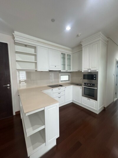 ไอวี่ ทองหล่อ / IVY THONGLOR