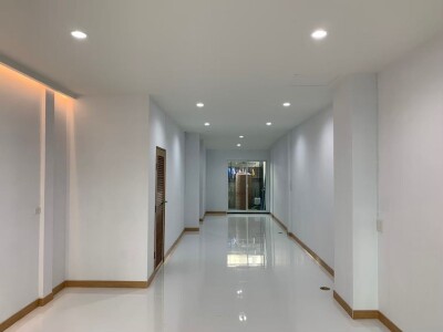 ทาวน์เฮ้าส์ รีโนเวทใหม่ ปุณณวิถี 47  / ตรงข้ามคอนโดเดอะกรีน 2ทาวน์เฮ้าส์ 22 ตร.วา 2 ชั้น