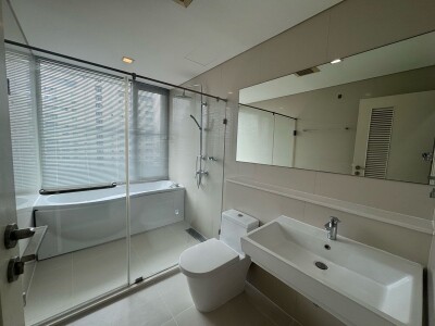 ไอวี่ ทองหล่อ / IVY THONGLOR