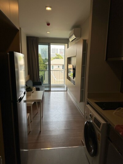 คิว ประสานมิตร / Q Prasarnmit