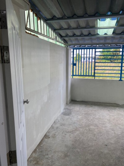 ตึกให้เช่า มีที่จอดรถกว้าง 20 คัน ติดตลาดกันตนา