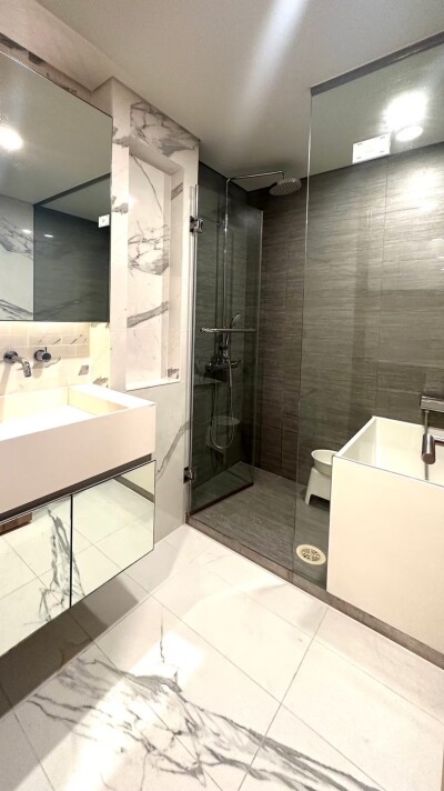 อัปเดตล่าสุด 28/4/2568 : ไซมิส เอ็กซ์คลูซีฟ สุขุมวิท 31 / 1 ห้องนอน 1 ห้องน้ำ ขนาดห้อง 67 ตรม-9