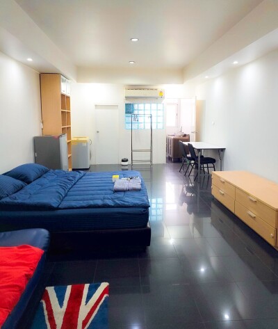 บางรัก คอนโดมิเนียม / Bangrak Condominium-1