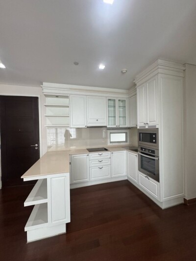 ไอวี่ ทองหล่อ / IVY THONGLOR