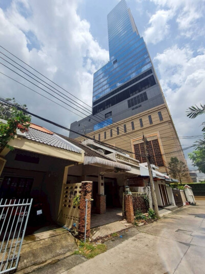 🔥 ให้เช่า Townhouse 2 ชั้น ซอยเกอเธ่ ลุมพินี 🔥