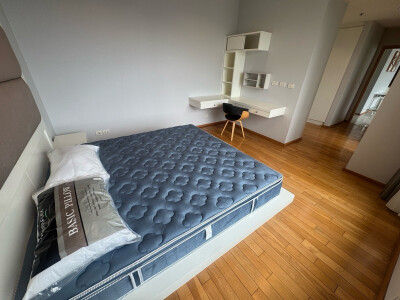 ดิ เอ็มโพริโอ เพลส / The Emporio Place