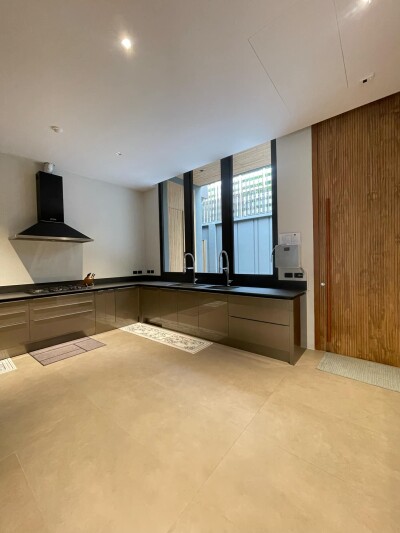 สันติบุรี เดอะ เรสซิเดนเซส / 1,415 ตารางเมตร