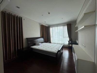 ไอวี่ ทองหล่อ / IVY THONGLOR