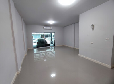 เดอะ ริช บิซโฮม สุขุมวิท 105-2