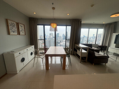 ดิ เอ็มโพริโอ เพลส / The Emporio Place