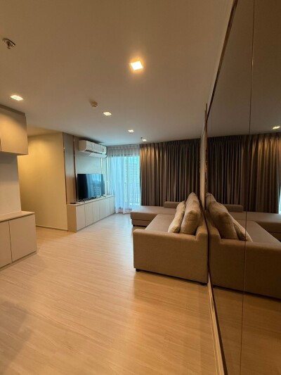 ไลฟ์ ลาดพร้าว / Life Ladprao