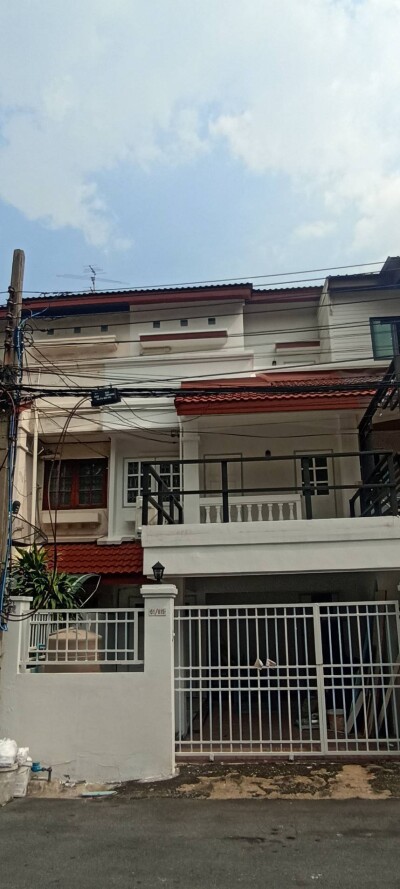 สำหรับ เช่า และ ขาย โฮมทาวน์ ออฟฟิส